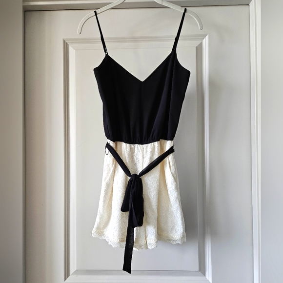 BEBE Glenda Romper Black & Egret White Size 2 (XS) - Picture 1 of 9